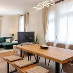 Charaktervolle 122qm Altbau-ferienwohnung Mit Stuck, Viel Platz Fuer Familien & Gruppen Bis Zu 8 Personen, Parkplatz Inklusive شقة بيرسبرون