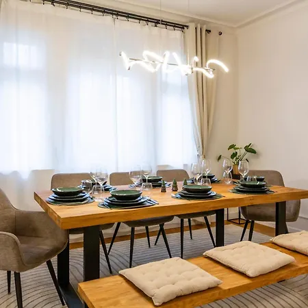 Charaktervolle 122qm Altbau-ferienwohnung Mit Stuck, Viel Platz Fuer Familien & Gruppen Bis Zu 8 Personen, Parkplatz Inklusive شقة بيرسبرون