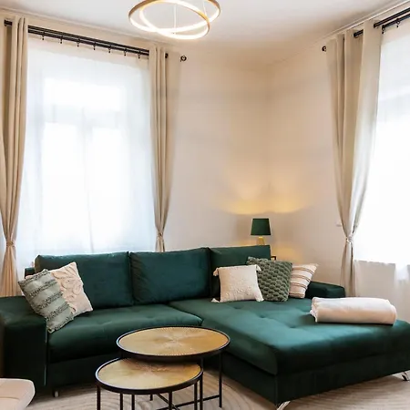 Lägenhet Charaktervolle 122qm Altbau-ferienwohnung Mit Stuck, Viel Platz Fuer Familien & Gruppen Bis Zu 8 Personen, Parkplatz Inklusive Baiersbronn