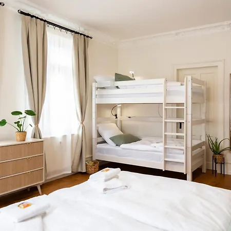 Charaktervolle 122qm Altbau-ferienwohnung Mit Stuck, Viel Platz Fuer Familien & Gruppen Bis Zu 8 Personen, Parkplatz Inklusive Lägenhet Baiersbronn
