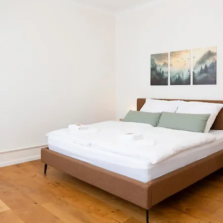 Ruhestein Quartier - Charaktervolle 113qm Perfekt Für Gruppen&familien, Ideale Lage, Nahe Bhf Und Iven, Bestens Geeignet Für Entspannte Als Auch Aktive Aufenthalte In Malerischer Umgebung Apartment