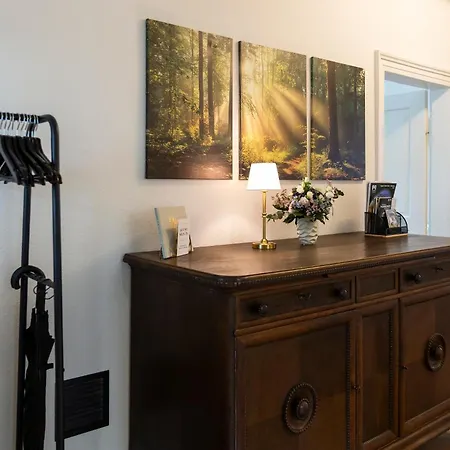 Charaktervolle 122qm Altbau-ferienwohnung Mit Stuck, Viel Platz Fuer Familien & Gruppen Bis Zu 8 Personen, Parkplatz Inklusive Baiersbronn