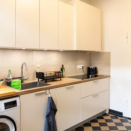 Charaktervolle 122qm Altbau-ferienwohnung Mit Stuck, Viel Platz Fuer Familien & Gruppen Bis Zu 8 Personen, Parkplatz Inklusive Daire