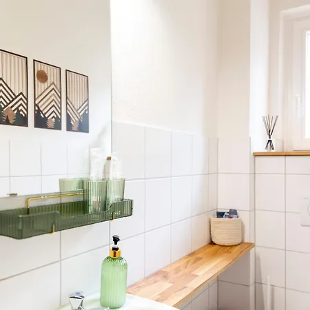 Lägenhet Charaktervolle 122qm Altbau-ferienwohnung Mit Stuck, Viel Platz Fuer Familien & Gruppen Bis Zu 8 Personen, Parkplatz Inklusive *