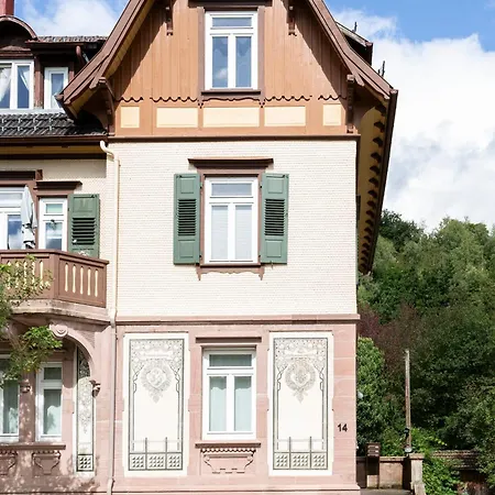 Charaktervolle 122qm Altbau-ferienwohnung Mit Stuck, Viel Platz Fuer Familien & Gruppen Bis Zu 8 Personen, Parkplatz Inklusive Lägenhet