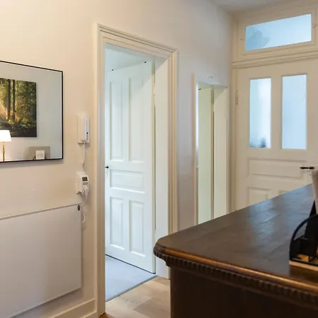 Charaktervolle 122qm Altbau-ferienwohnung Mit Stuck, Viel Platz Fuer Familien & Gruppen Bis Zu 8 Personen, Parkplatz Inklusive Lägenhet