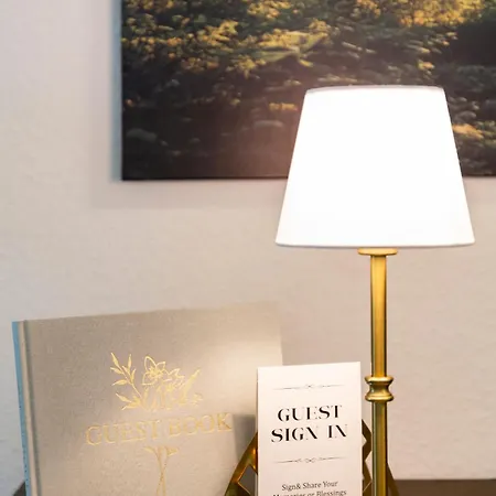 Charaktervolle 122qm Altbau-ferienwohnung Mit Stuck, Viel Platz Fuer Familien & Gruppen Bis Zu 8 Personen, Parkplatz Inklusive