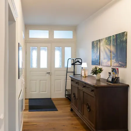 Charaktervolle 122qm Altbau-ferienwohnung Mit Stuck, Viel Platz Fuer Familien & Gruppen Bis Zu 8 Personen, Parkplatz Inklusive Lägenhet