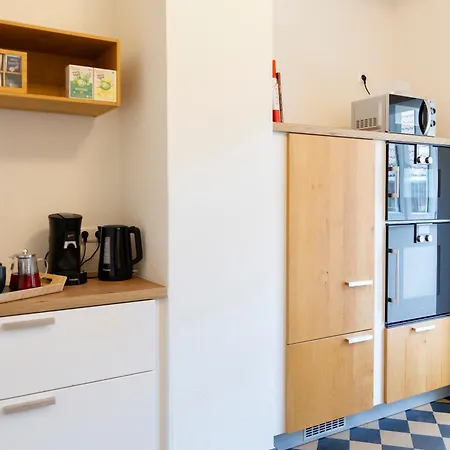 Charaktervolle 122qm Altbau-ferienwohnung Mit Stuck, Viel Platz Fuer Familien & Gruppen Bis Zu 8 Personen, Parkplatz Inklusive