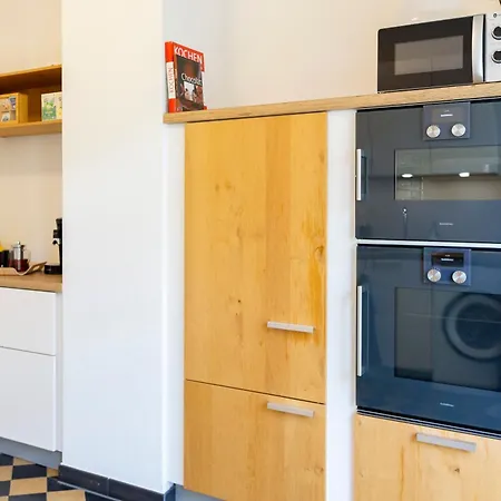 Charaktervolle 122qm Altbau-ferienwohnung Mit Stuck, Viel Platz Fuer Familien & Gruppen Bis Zu 8 Personen, Parkplatz Inklusive *