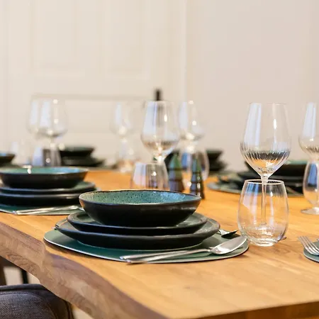 Daire Charaktervolle 122qm Altbau-ferienwohnung Mit Stuck, Viel Platz Fuer Familien & Gruppen Bis Zu 8 Personen, Parkplatz Inklusive *