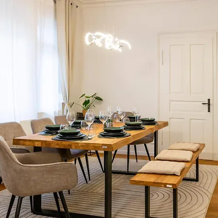 Daire Charaktervolle 122qm Altbau-ferienwohnung Mit Stuck, Viel Platz Fuer Familien & Gruppen Bis Zu 8 Personen, Parkplatz Inklusive *