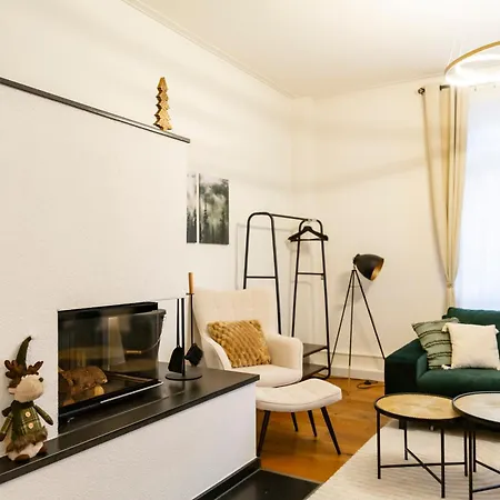 Charaktervolle 122qm Altbau-ferienwohnung Mit Stuck, Viel Platz Fuer Familien & Gruppen Bis Zu 8 Personen, Parkplatz Inklusive Baiersbronn