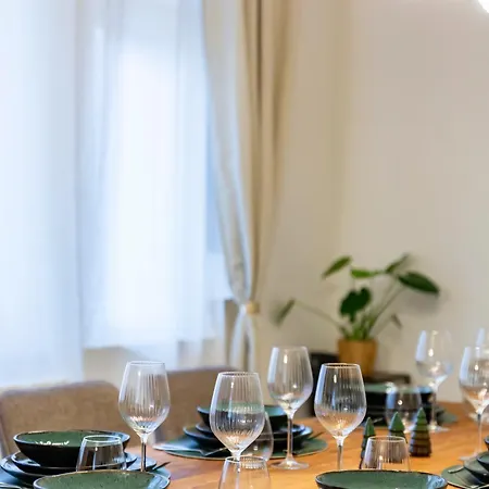 Charaktervolle 122qm Altbau-ferienwohnung Mit Stuck, Viel Platz Fuer Familien & Gruppen Bis Zu 8 Personen, Parkplatz Inklusive Lägenhet