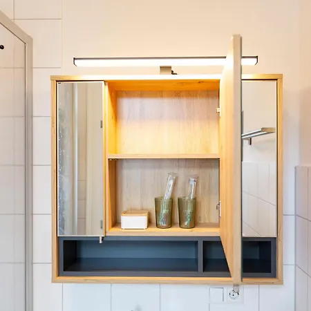 Daire Charaktervolle 122qm Altbau-ferienwohnung Mit Stuck, Viel Platz Fuer Familien & Gruppen Bis Zu 8 Personen, Parkplatz Inklusive *