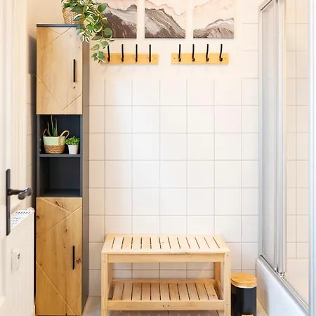 Charaktervolle 122qm Altbau-ferienwohnung Mit Stuck, Viel Platz Fuer Familien & Gruppen Bis Zu 8 Personen, Parkplatz Inklusive *