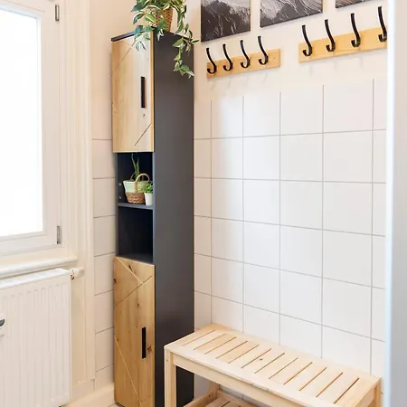 Charaktervolle 122qm Altbau-ferienwohnung Mit Stuck, Viel Platz Fuer Familien & Gruppen Bis Zu 8 Personen, Parkplatz Inklusive Lägenhet