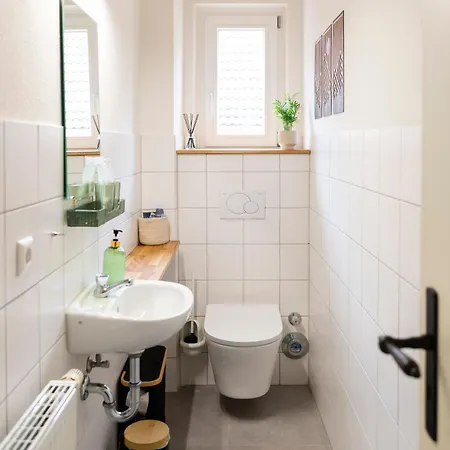 Charaktervolle 122qm Altbau-ferienwohnung Mit Stuck, Viel Platz Fuer Familien & Gruppen Bis Zu 8 Personen, Parkplatz Inklusive Lägenhet