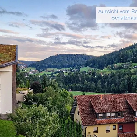 Charaktervolle 122qm Altbau-ferienwohnung Mit Stuck, Viel Platz Fuer Familien & Gruppen Bis Zu 8 Personen, Parkplatz Inklusive Lägenhet *