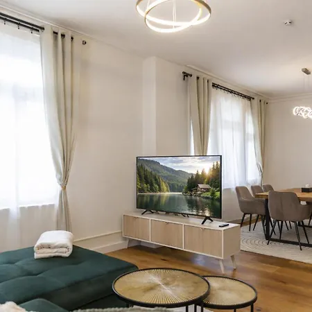 Charaktervolle 122qm Altbau-ferienwohnung Mit Stuck, Viel Platz Fuer Familien & Gruppen Bis Zu 8 Personen, Parkplatz Inklusive Appartamento