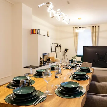 Charaktervolle 122qm Altbau-ferienwohnung Mit Stuck, Viel Platz Fuer Familien & Gruppen Bis Zu 8 Personen, Parkplatz Inklusive *
