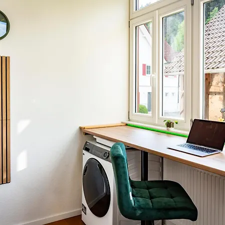 Charaktervolle 122qm Altbau-ferienwohnung Mit Stuck, Viel Platz Fuer Familien & Gruppen Bis Zu 8 Personen, Parkplatz Inklusive Baiersbronn
