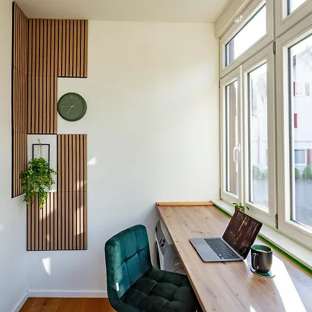 Lägenhet Charaktervolle 122qm Altbau-ferienwohnung Mit Stuck, Viel Platz Fuer Familien & Gruppen Bis Zu 8 Personen, Parkplatz Inklusive *